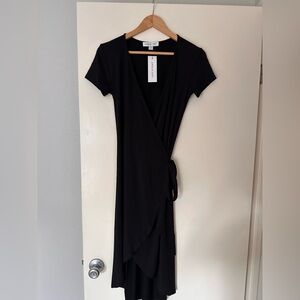 Amour Vert Elegant Black Wrap Midi Dress